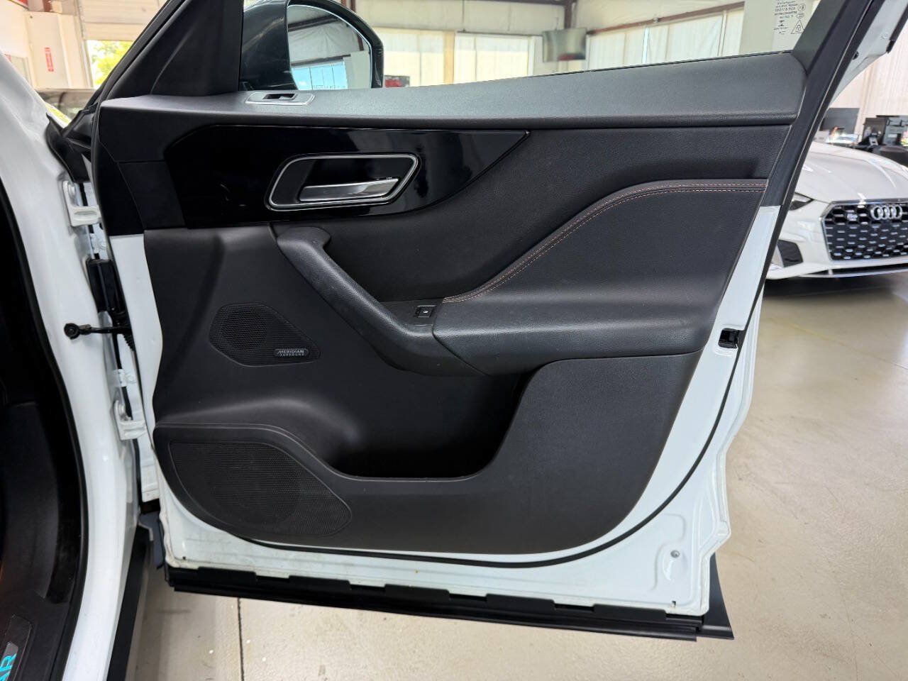Used 2019 Jaguar F-PACE Prestige AWD/4WD image 16