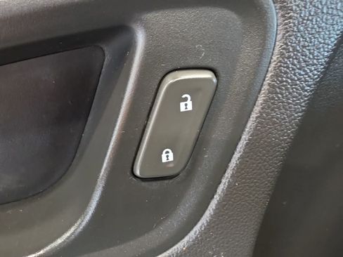Used 2017 Chevrolet Colorado LT w/ LT Convenience Package AWD/4WD image 16