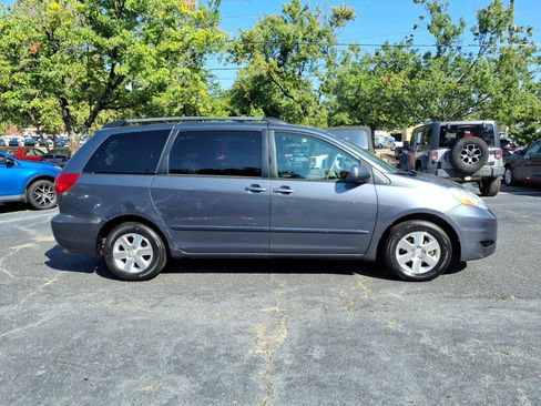 Used 2008 Toyota Sienna XLE FWD image 2