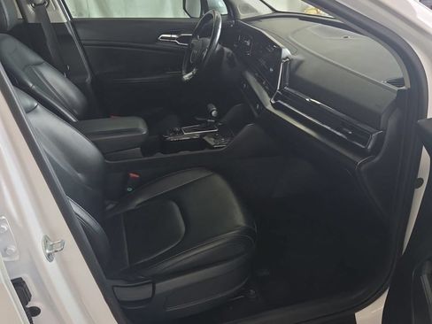Used 2023 Kia Sportage EX FWD image 2