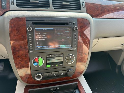 Used 2013 Chevrolet Avalanche LTZ image 60