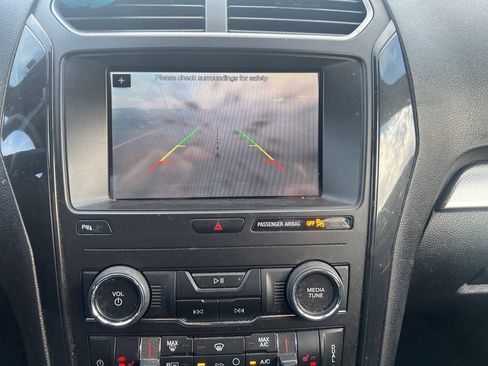 Used 2019 Ford Explorer XLT w/ XLT Sport Appearance Package image 19