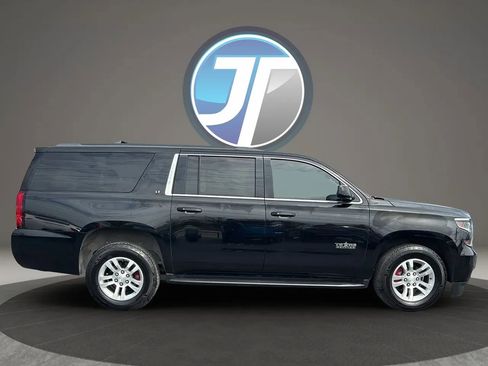 Used 2018 Chevrolet Suburban LT image 10