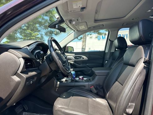 Used 2019 Chevrolet Traverse LT w/ LT Premium Package AWD/4WD image 5