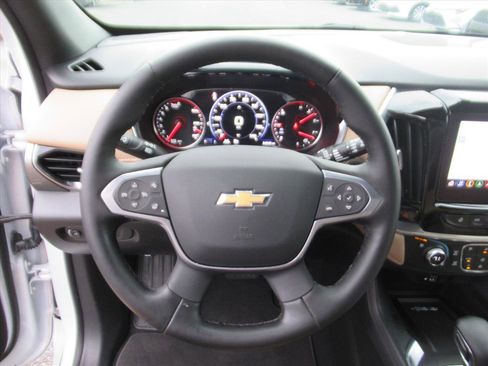 Used 2023 Chevrolet Traverse Premier image 18