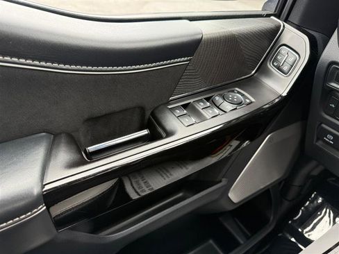 Used 2022 Ford F150 Lightning Platinum image 34