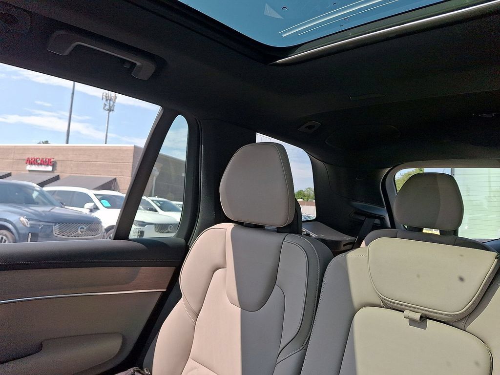 Certified 2026 Volvo XC90 B6 Plus AWD/4WD image 12