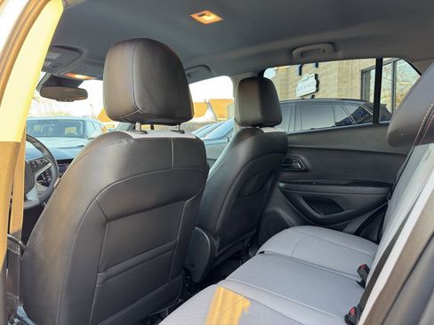 Used 2020 Chevrolet Trax LT w/ LT Convenience Package image 35