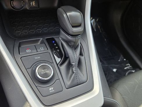 Used 2024 Toyota RAV4 XLE AWD/4WD image 19