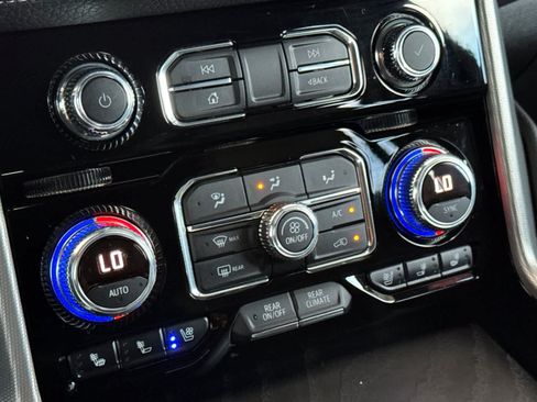 Used 2022 GMC Yukon Denali AWD/4WD image 25