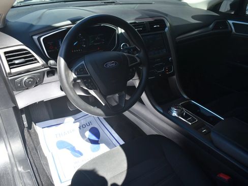 Used 2020 Ford Fusion SE FWD image 6