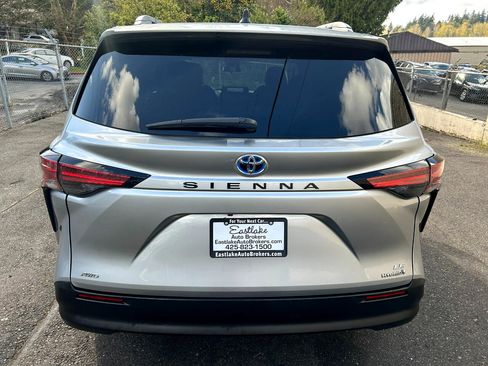 Used 2022 Toyota Sienna LE image 6