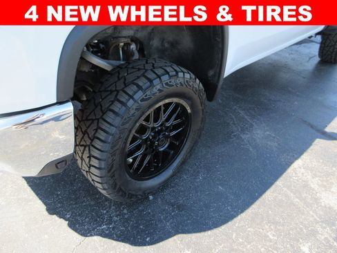 Used 2024 Chevrolet Silverado 2500 LT AWD/4WD image 4
