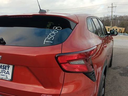 Used 2024 Chevrolet Trax RS w/ Sunroof Package image 5