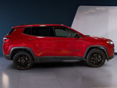 Used 2025 Jeep Compass Latitude w/ Altitude Special Edition image 6