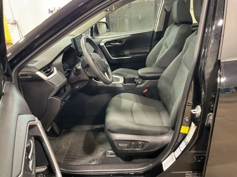Used 2022 Toyota RAV4 XLE image 10