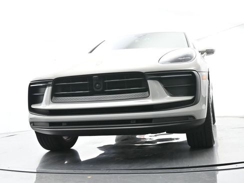 Certified 2025 Porsche Macan image 54