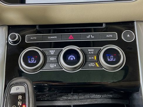 Used 2016 Land Rover Range Rover Sport HSE image 16
