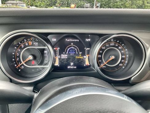 Used 2022 Jeep Gladiator Overland w/ Cold Weather Group AWD/4WD image 23