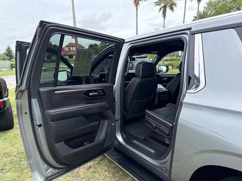 Used 2025 Chevrolet Suburban Premier RWD image 13