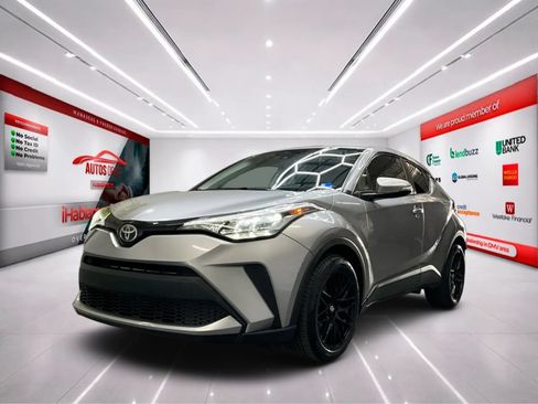 Used 2020 Toyota C-HR LE FWD image 3