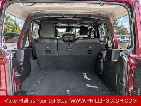 Used 2021 Jeep Wrangler Unlimited Rubicon w/ Trailer Tow Package AWD/4WD image 12