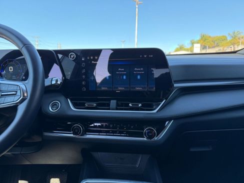 Used 2025 Chevrolet Equinox LT image 18