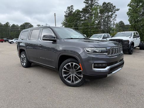 Used 2023 Jeep Grand Wagoneer Series III AWD/4WD image 3
