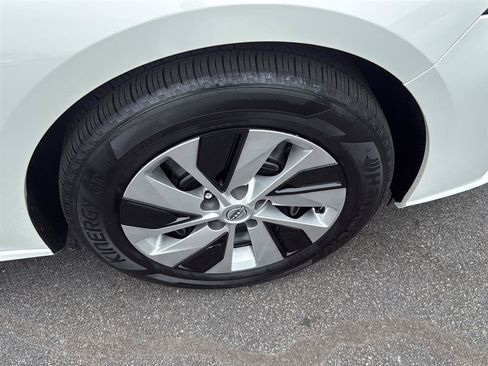 Used 2025 Nissan Altima 2.5 S FWD image 14