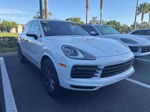 Certified 2023 Porsche Cayenne Platinum Edition image 4