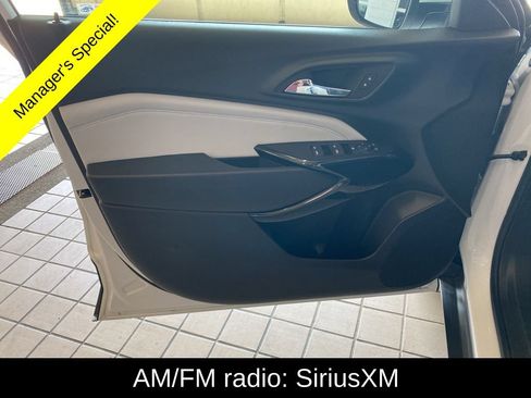 Used 2025 Chevrolet Trax LT w/ LT Convenience Package FWD image 9