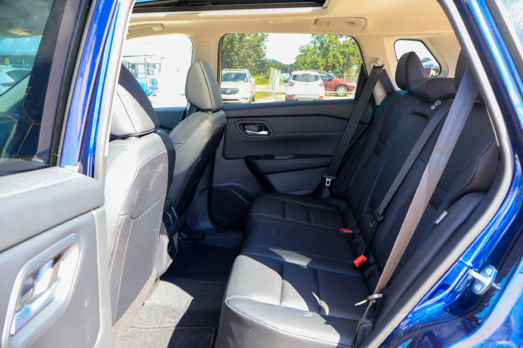 Certified 2026 Nissan Rogue Dark Armor FWD image 9