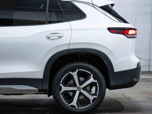 New 2026 Volkswagen Tiguan SE FWD image 4