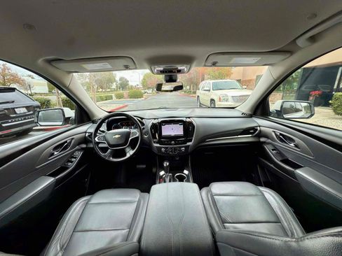 Used 2019 Chevrolet Traverse LT w/ LT Premium Package FWD image 19