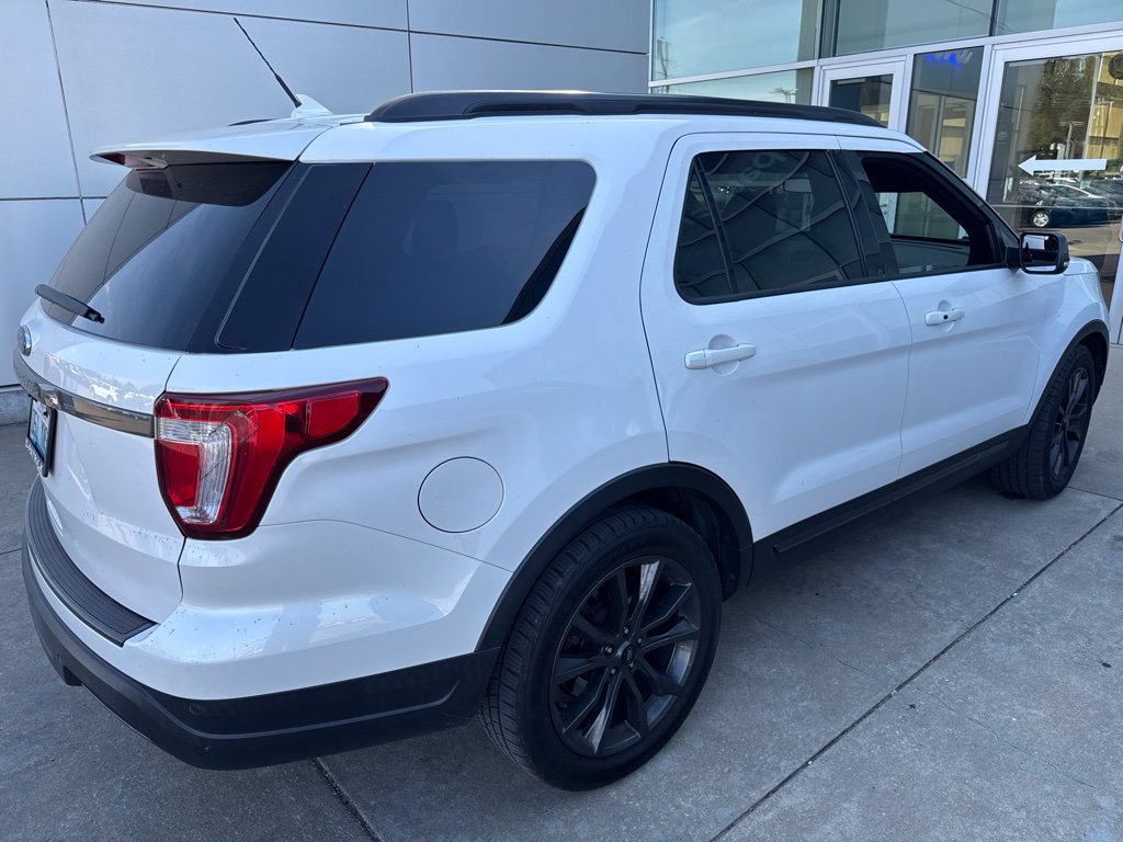 Used 2018 Ford Explorer XLT w/ Equipment Group 202A FWD image 5