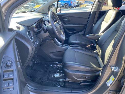 Used 2022 Chevrolet Trax LT w/ Driver Confidence Package image 12