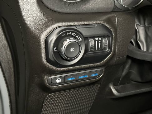 Used 2022 Jeep Wrangler Unlimited Sahara w/ Cold Weather Group image 21