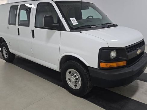 Used 2015 Chevrolet Express 2500 RWD image 3