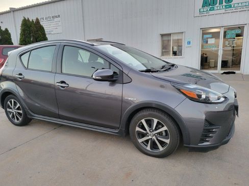 Used 2018 Toyota Prius C Two image 9