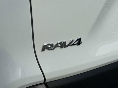 Used 2025 Toyota RAV4 XLE AWD/4WD image 10