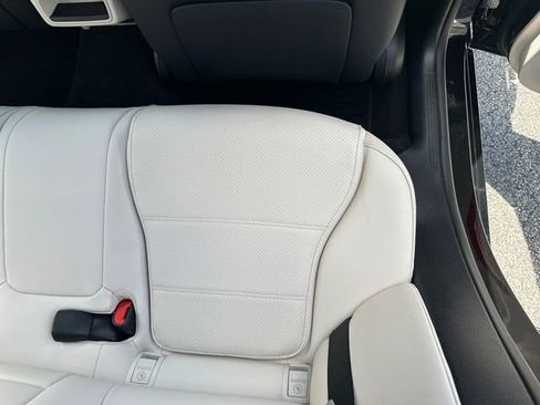 Used 2025 Mercedes-Benz C 300 Sedan image 30