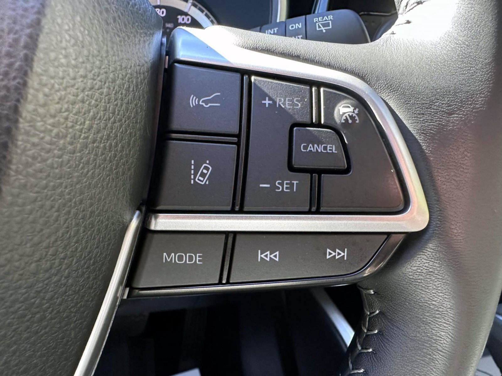 Used 2024 Toyota Highlander XLE AWD/4WD image 18