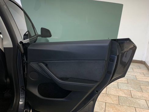 Used 2022 Tesla Model Y Performance AWD/4WD image 45