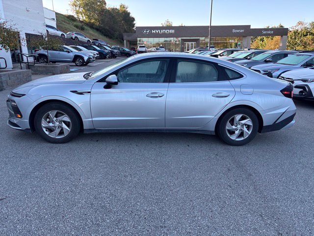 Used 2025 Hyundai Sonata SE FWD image 2