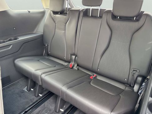 New 2026 Kia Carnival SX w/ SX Dark Edition Package FWD image 16