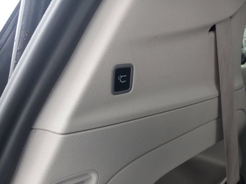 Used 2023 Chrysler Voyager LX FWD image 12