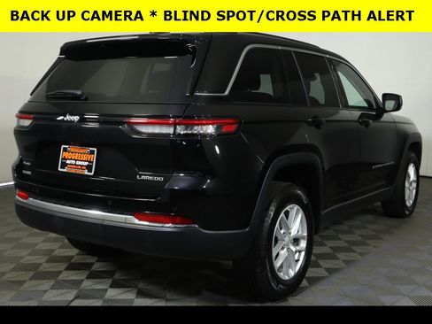 Used 2023 Jeep Grand Cherokee Laredo X image 9
