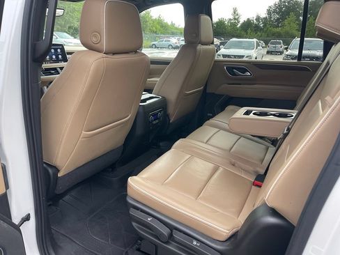 Used 2021 Chevrolet Suburban Premier AWD/4WD image 15