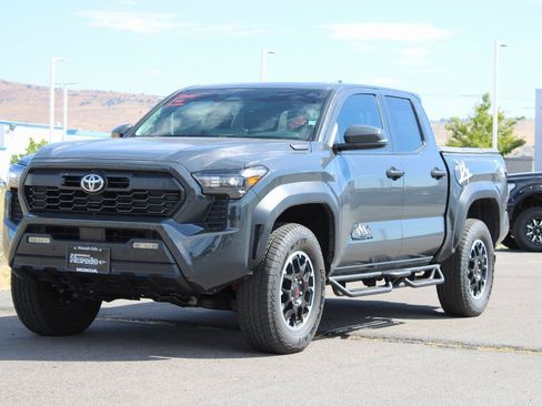 Used 2024 Toyota Tacoma TRD Off-Road image 8