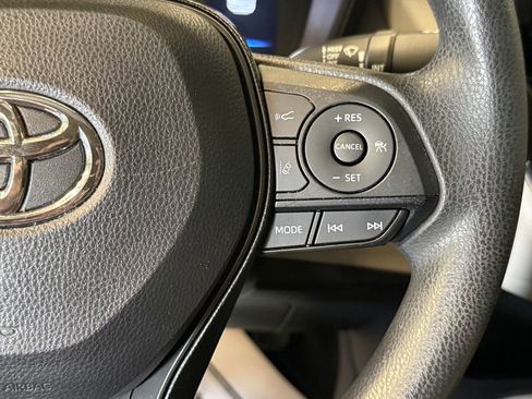 Used 2020 Toyota Corolla LE FWD image 12
